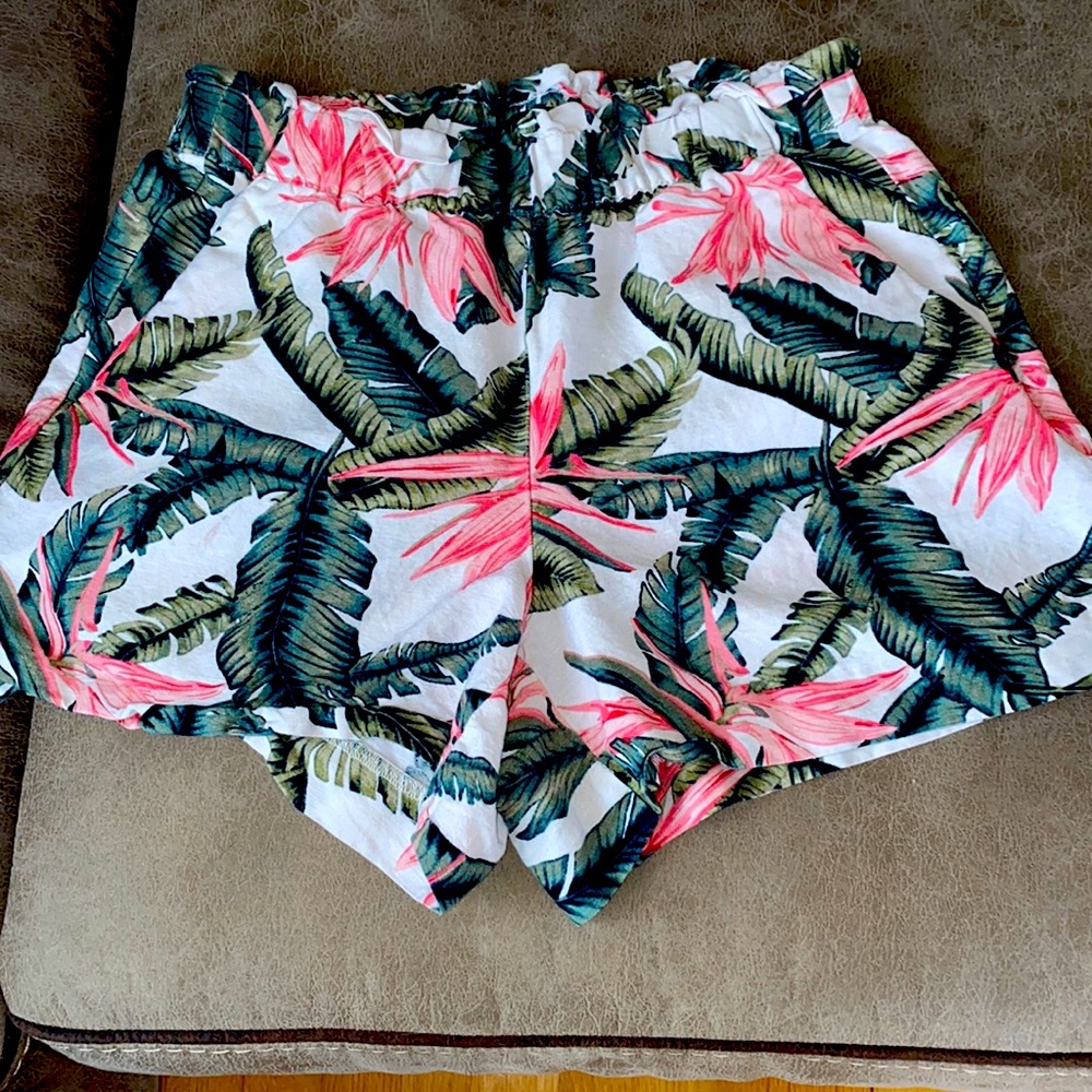 Floral print shorts with pockets